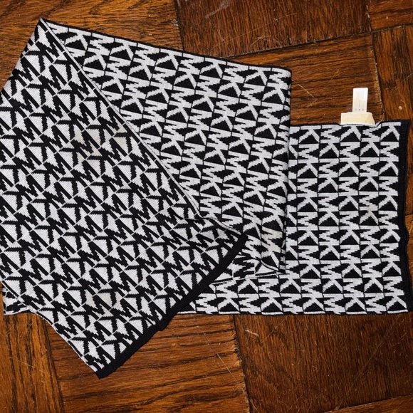 Michael Kors Accessories - Michael Kors Black and White Scarf